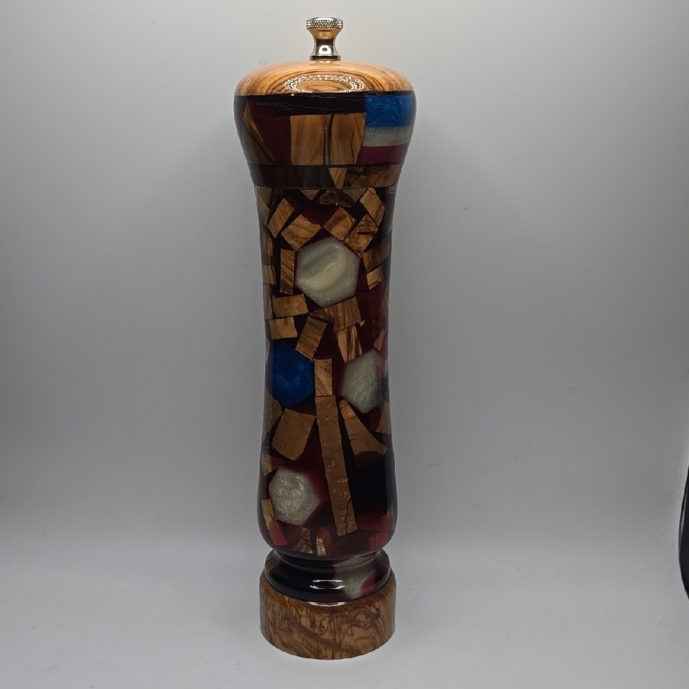 Pepper Mill Grinder Wooden and Mosaic Design - Picture 5 of 10